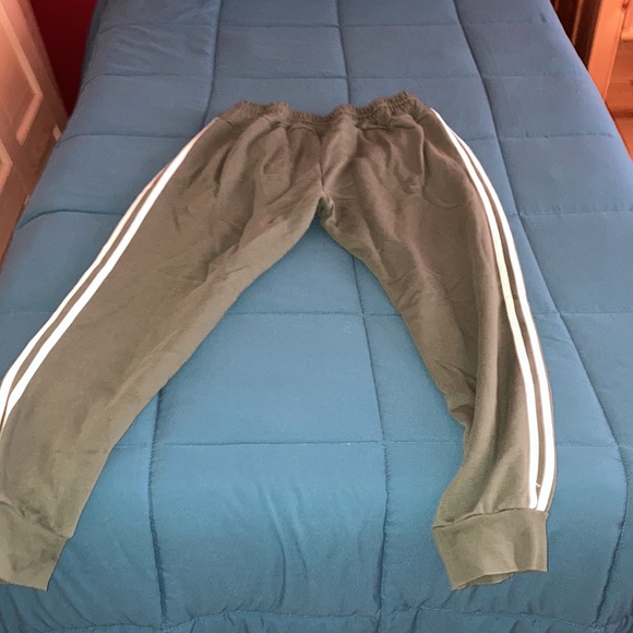 Adidas sweatpants 💚 - Picture 3 of 4